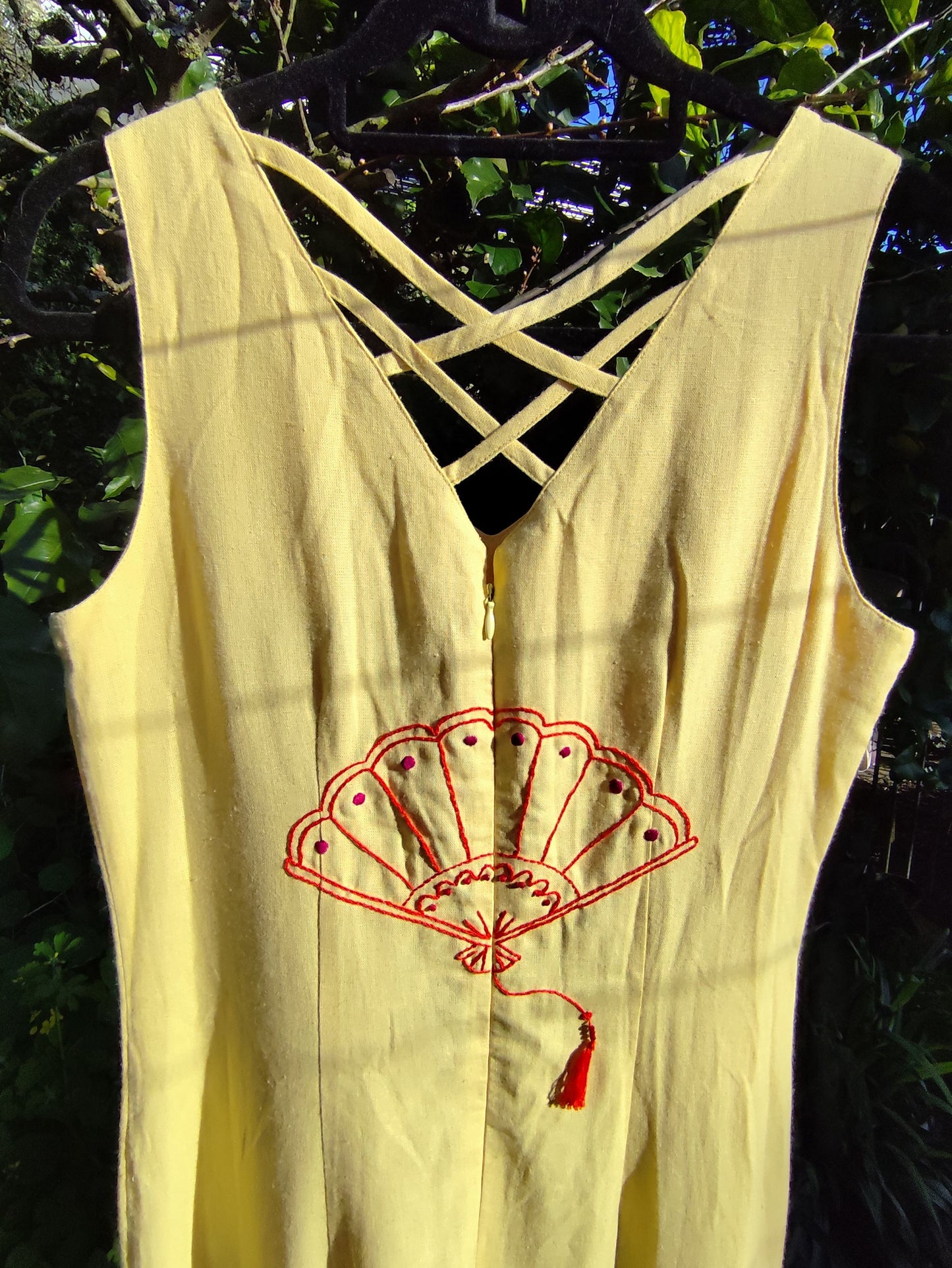 Vestido NATSUMI – Beleza de Verão Bordada à Mão