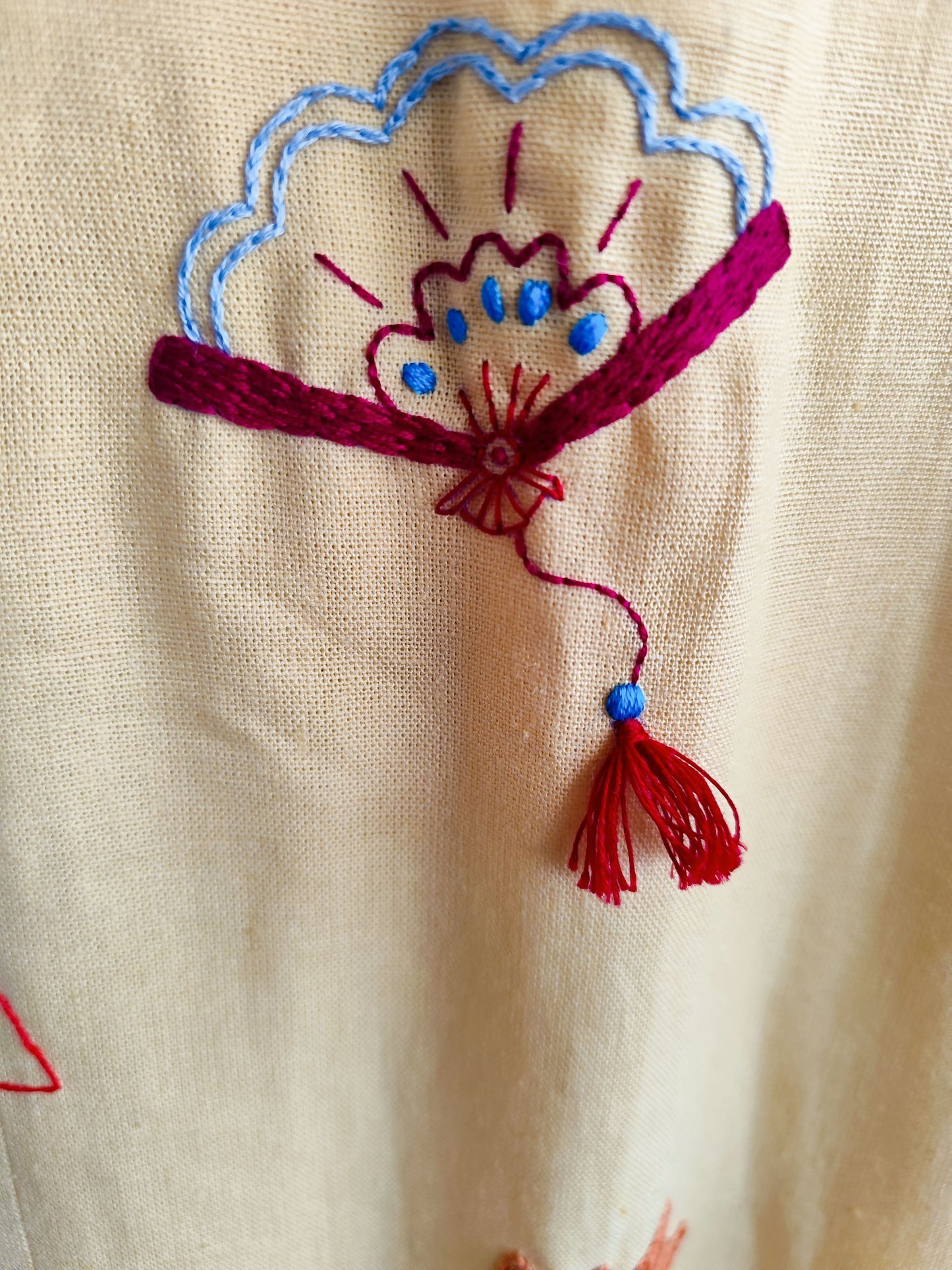 Vestido NATSUMI – Beleza de Verão Bordada à Mão