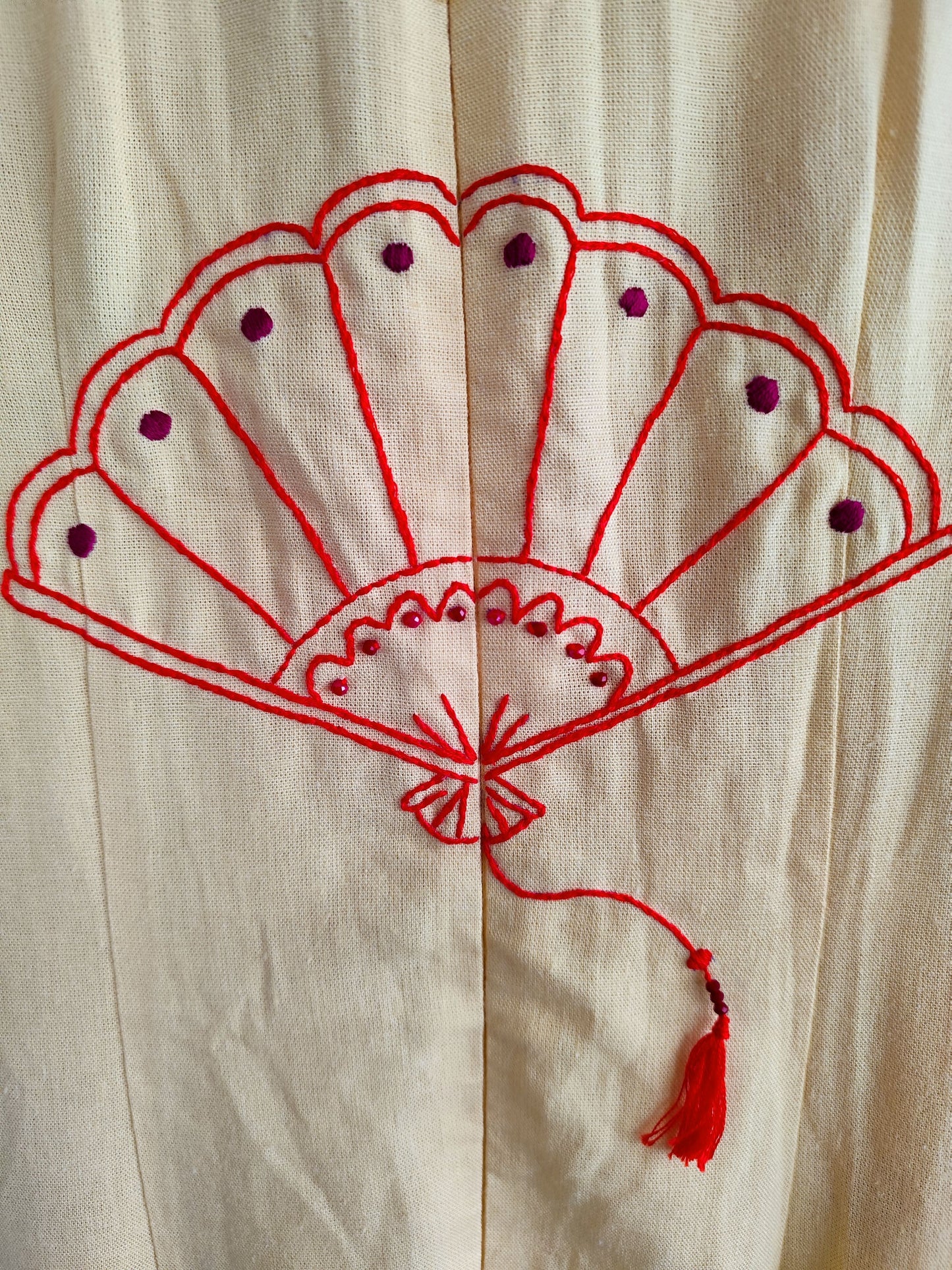 Vestido NATSUMI – Beleza de Verão Bordada à Mão