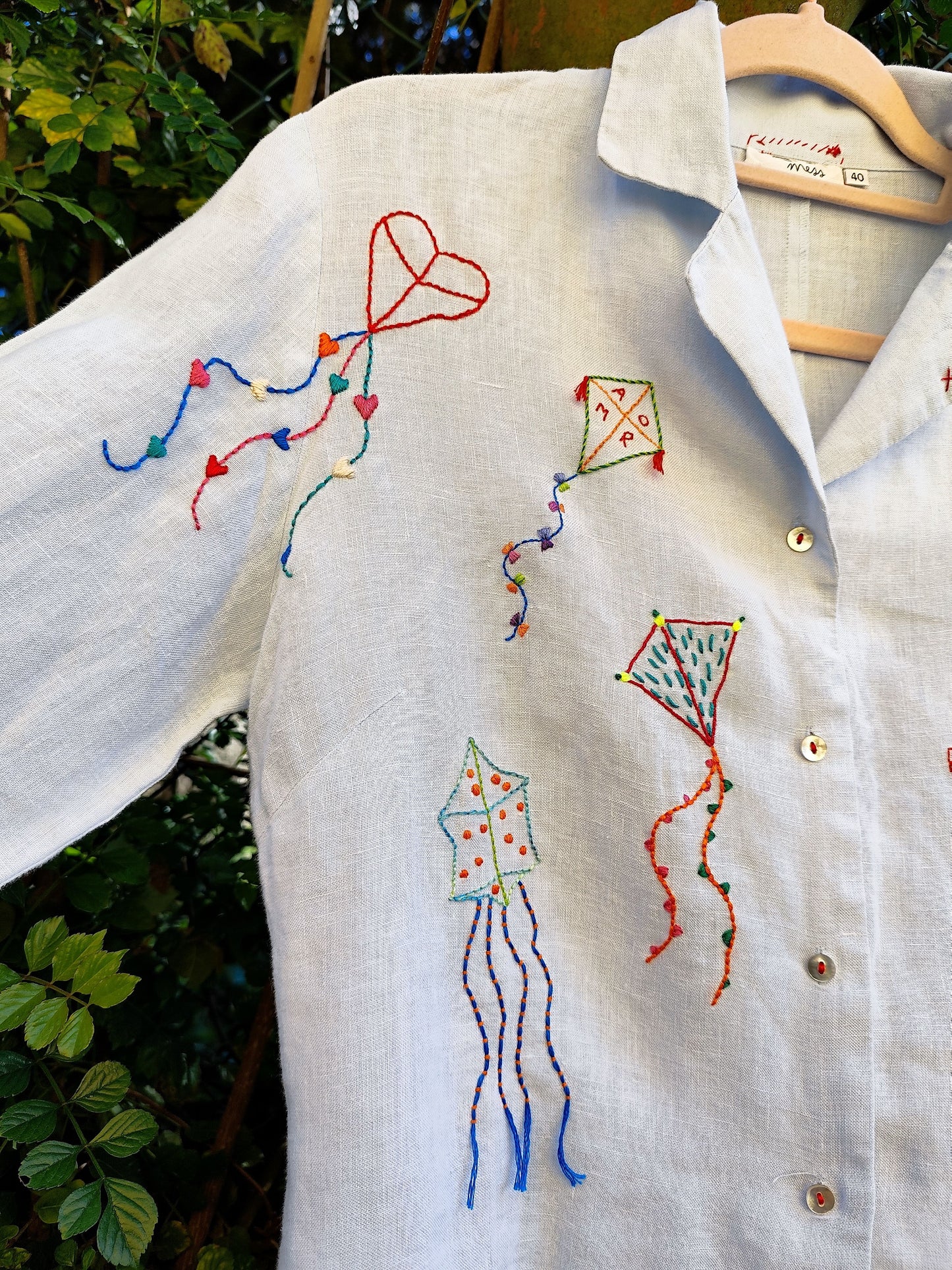 Camisa Sonhos Voadores - Bordado à Mão