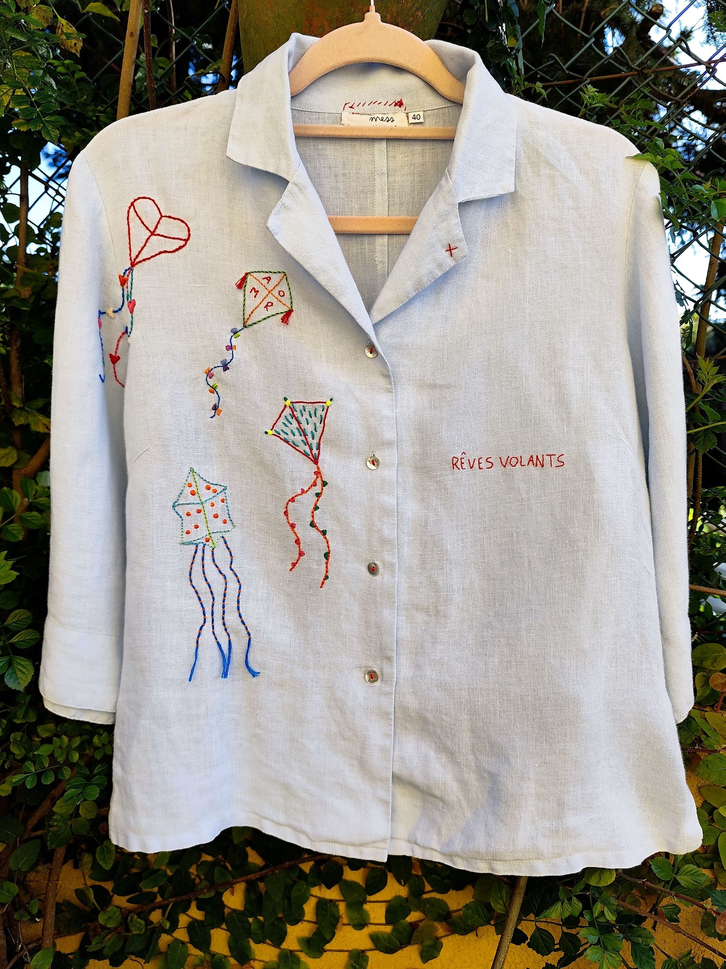 Camisa Sonhos Voadores - Bordado à Mão
