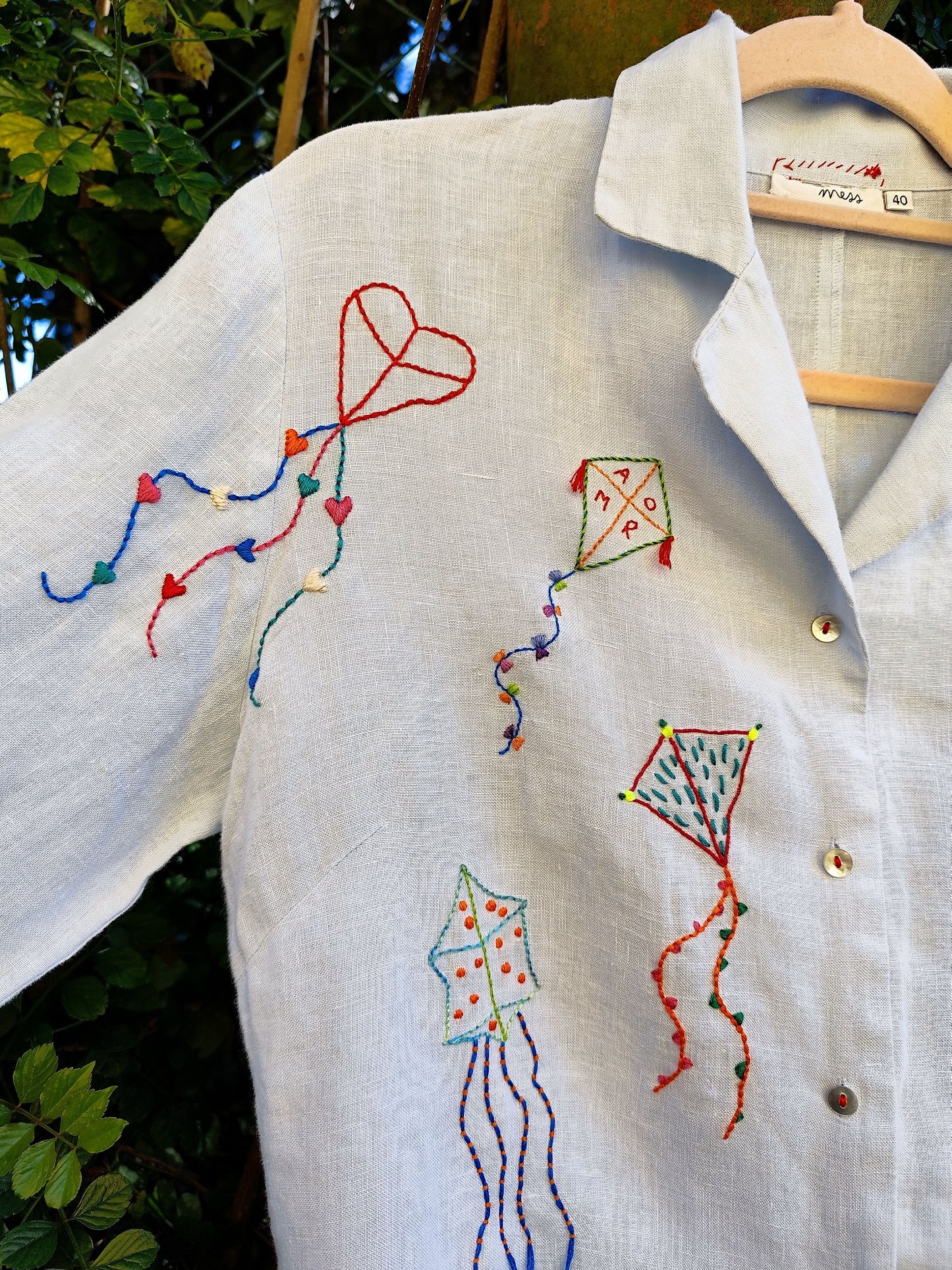 Camisa Sonhos Voadores - Bordado à Mão