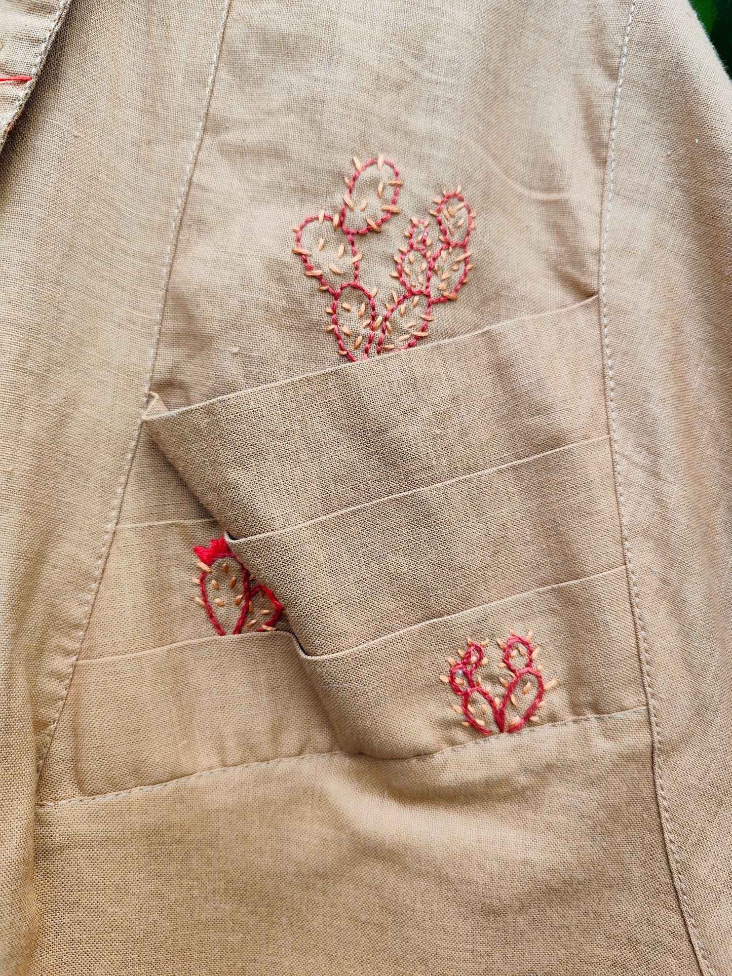 Camisa Suricata — Bordado à mão | Peça Única em Linho Vintage