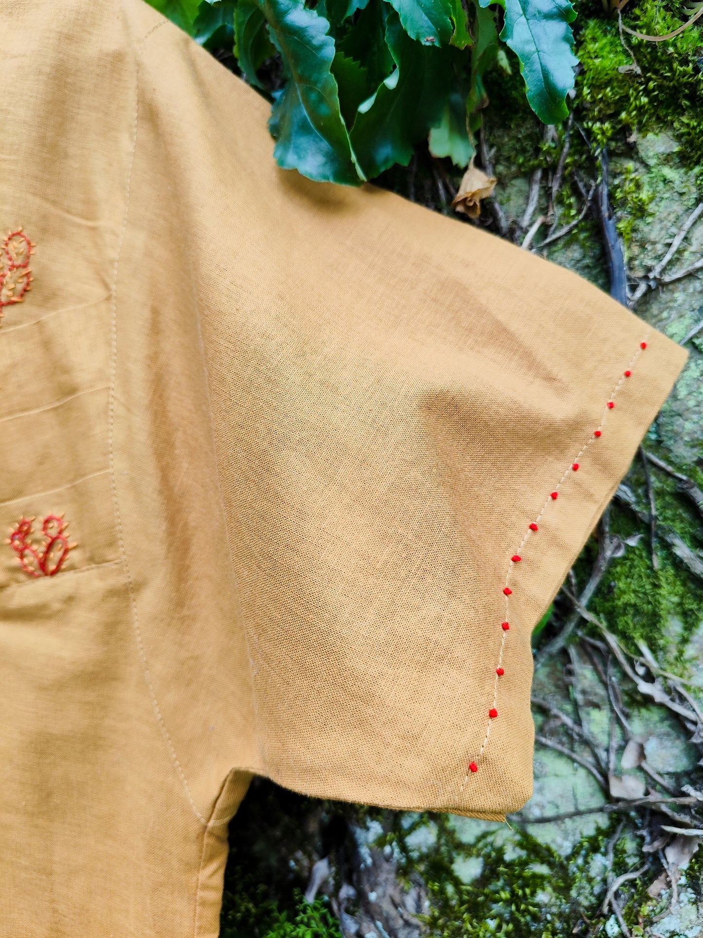 Camisa Suricata — Bordado à mão | Peça Única em Linho Vintage