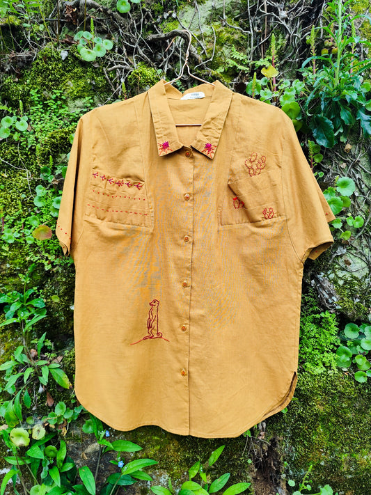 Camisa Suricata — Bordado à mão | Peça Única em Linho Vintage