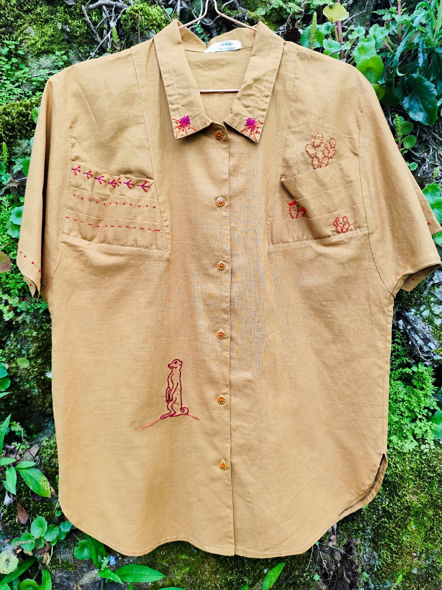 Camisa Suricata — Bordado à mão | Peça Única em Linho Vintage